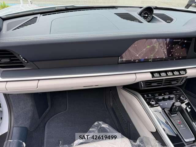 Porsche 911 2026-07 8691951-17