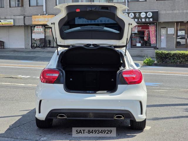Mercedes Benz A-CLASS 2015-11 8691183-6