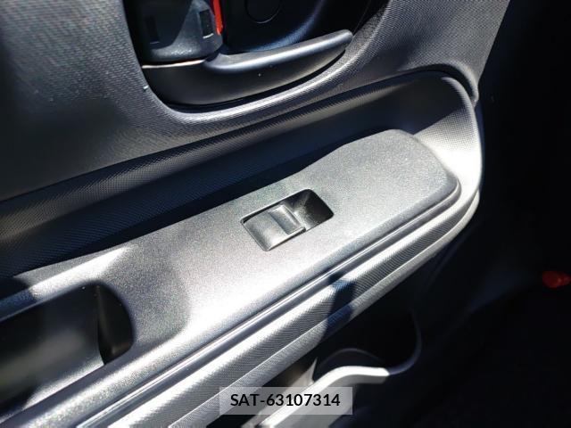 Toyota AQUA 2015-08 8690570-12