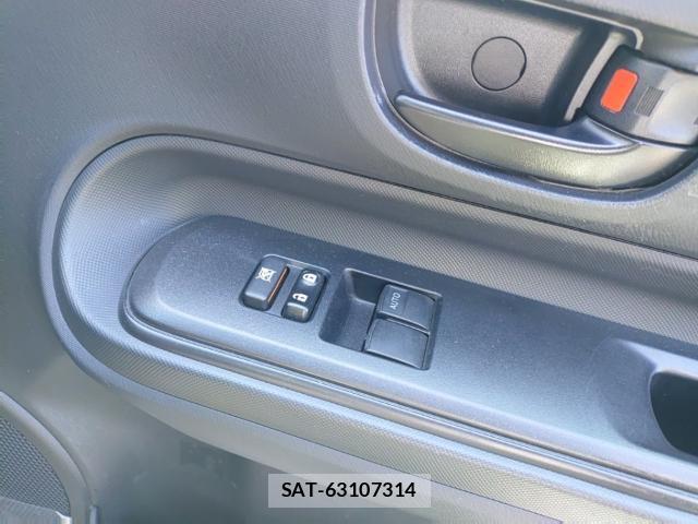 Toyota AQUA 2015-08 8690570-13