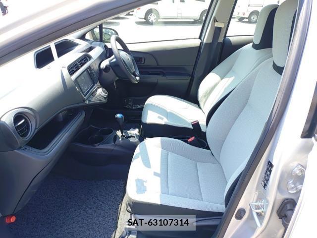 Toyota AQUA 2015-08 8690570-15