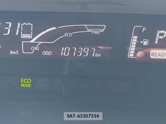Toyota AQUA 2015-08 8690570-9