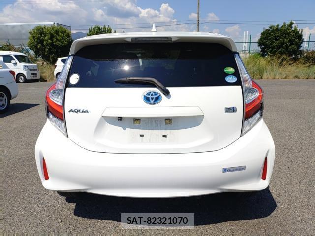 Toyota AQUA 2019-08 8690585-1