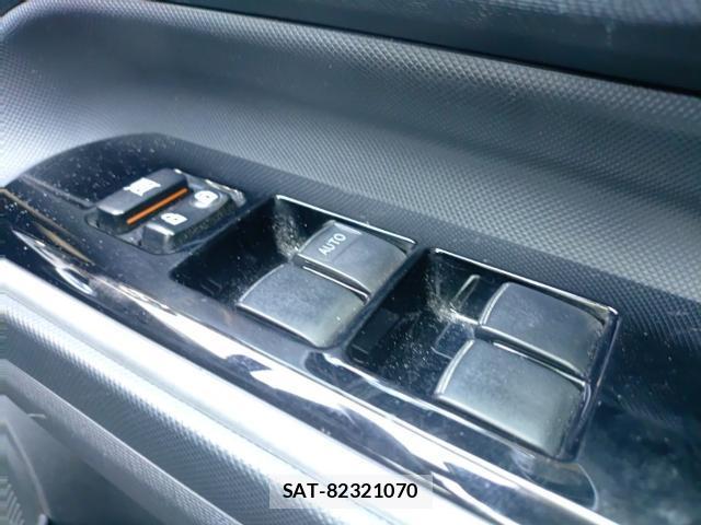 Toyota AQUA 2019-08 8690585-13