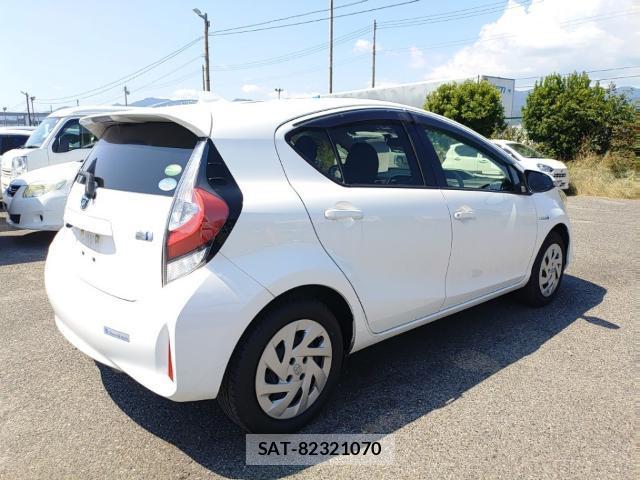Toyota AQUA 2019-08 8690585-4