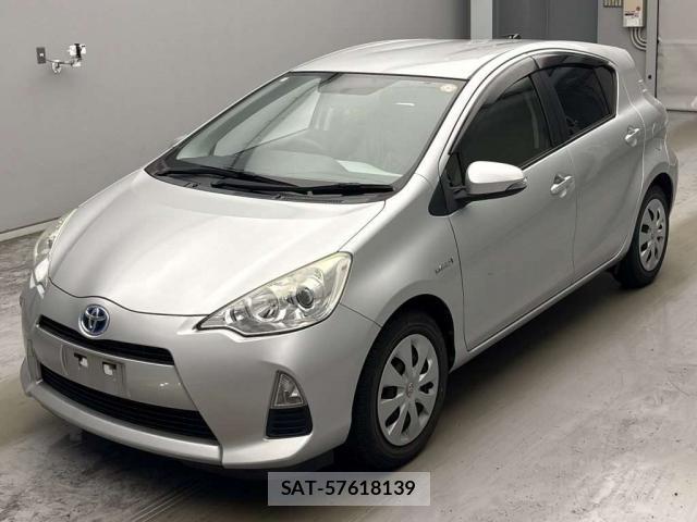 Toyota AQUA 2014-05 8690717-0