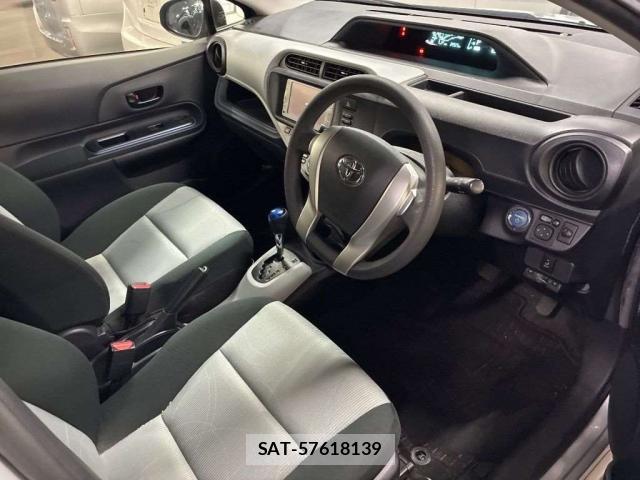 Toyota AQUA 2014-05 8690717-2