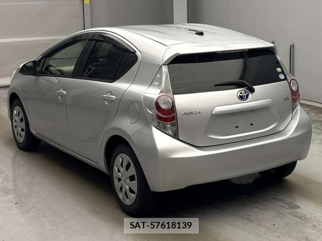 Toyota AQUA 2014-05 8690717-4