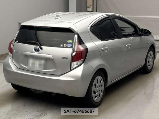 Toyota AQUA 2016-01 8690757-0