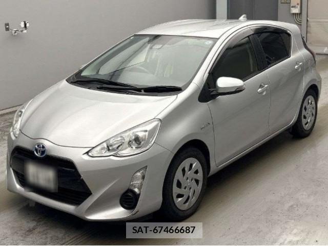 Toyota AQUA 2016-01 8690757-1