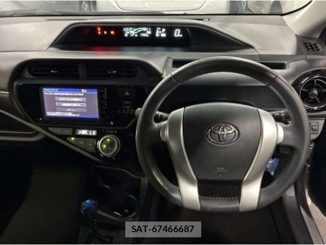 Toyota AQUA 2016-01 8690757-3