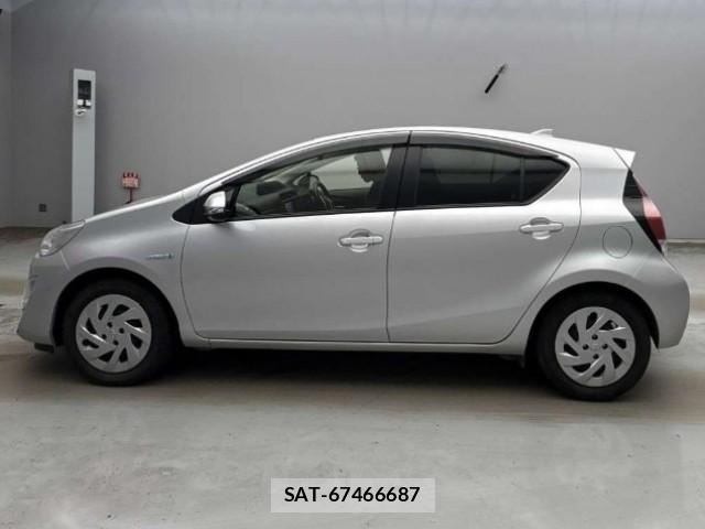 Toyota AQUA 2016-01 8690757-4