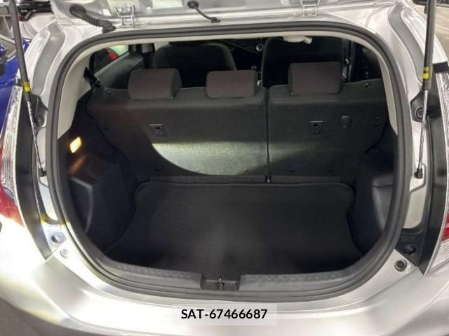 Toyota AQUA 2016-01 8690757-6