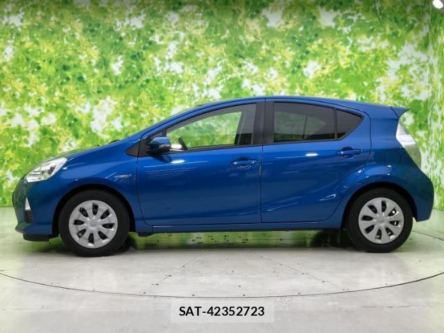 Toyota AQUA 2012-12 8690887-1