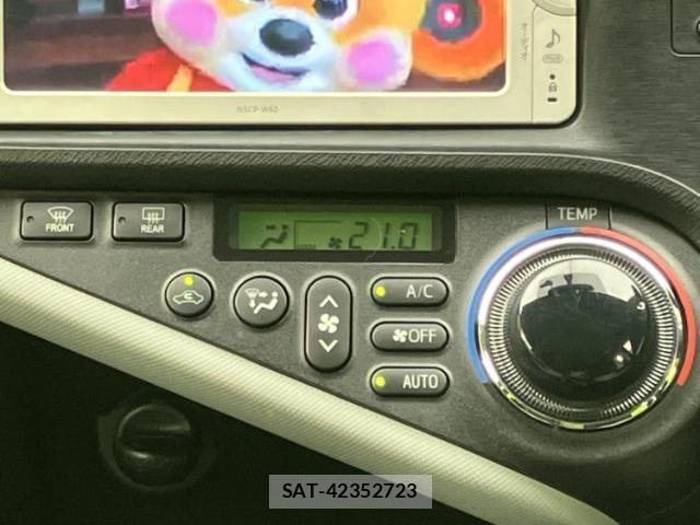 Toyota AQUA 2012-12 8690887-11