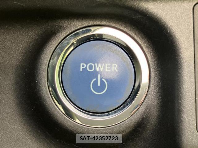 Toyota AQUA 2012-12 8690887-12