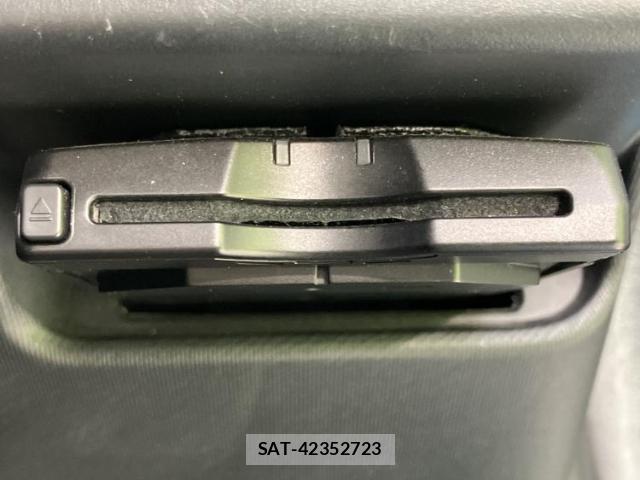 Toyota AQUA 2012-12 8690887-13