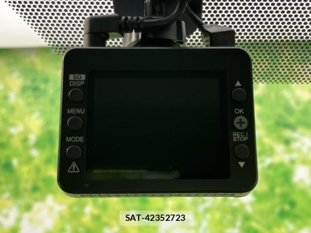 Toyota AQUA 2012-12 8690887-14