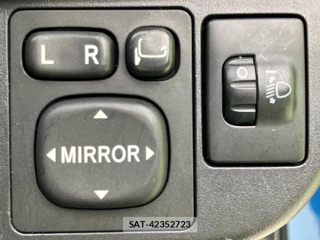 Toyota AQUA 2012-12 8690887-15