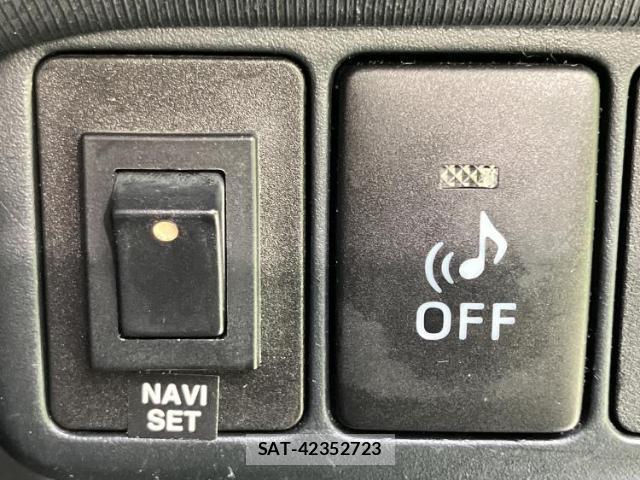 Toyota AQUA 2012-12 8690887-16