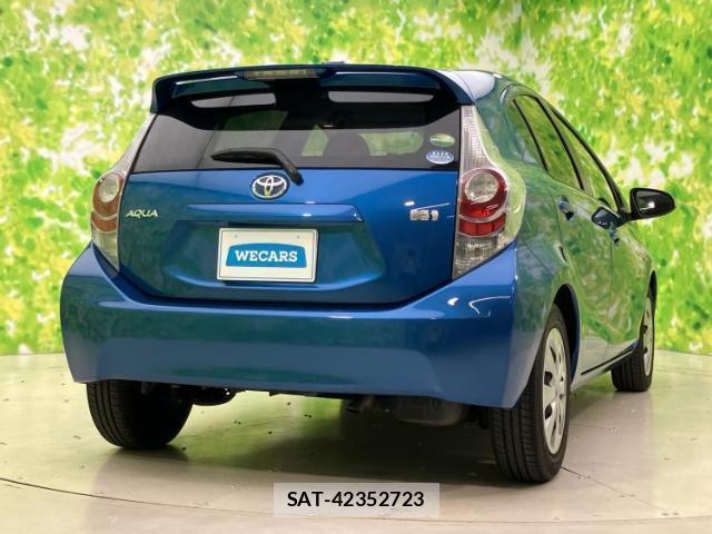 Toyota AQUA 2012-12 8690887-2