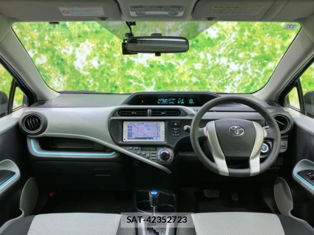 Toyota AQUA 2012-12 8690887-3