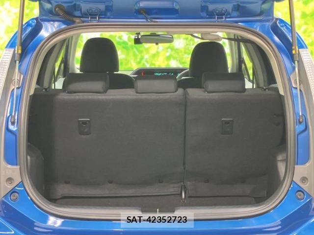 Toyota AQUA 2012-12 8690887-6