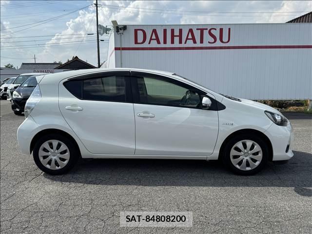 Toyota AQUA 2014-10 8690988-17