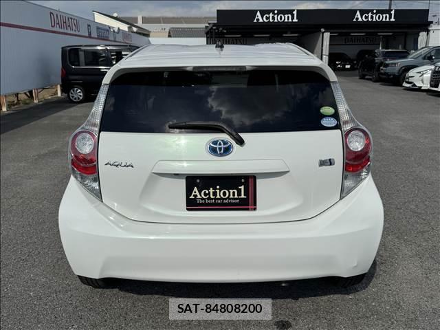 Toyota AQUA 2014-10 8690988-18
