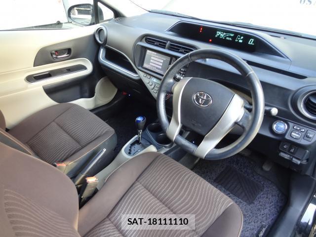 Toyota AQUA 2013-08 8691148-11