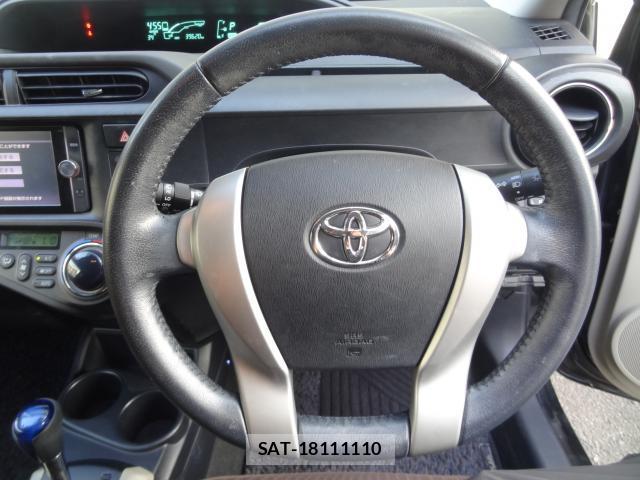 Toyota AQUA 2013-08 8691148-16