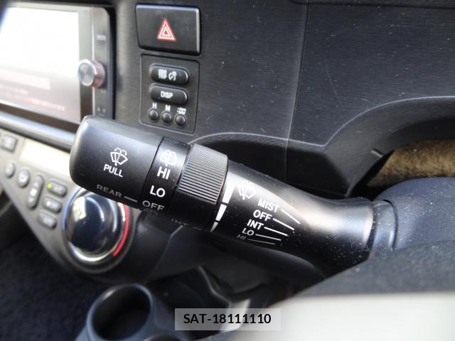 Toyota AQUA 2013-08 8691148-17