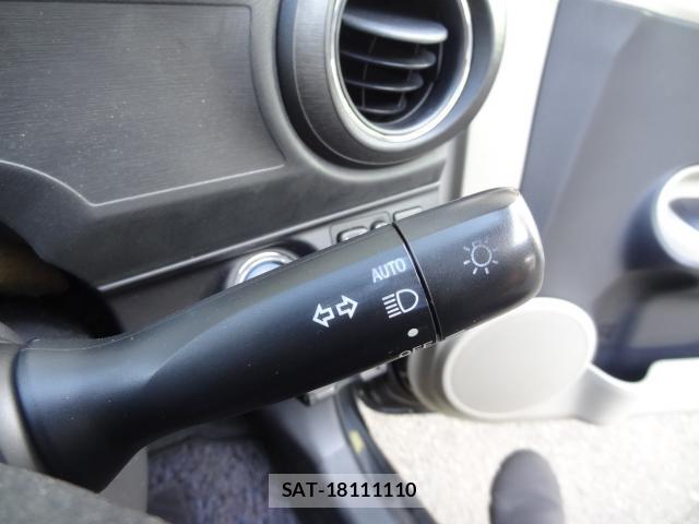 Toyota AQUA 2013-08 8691148-18