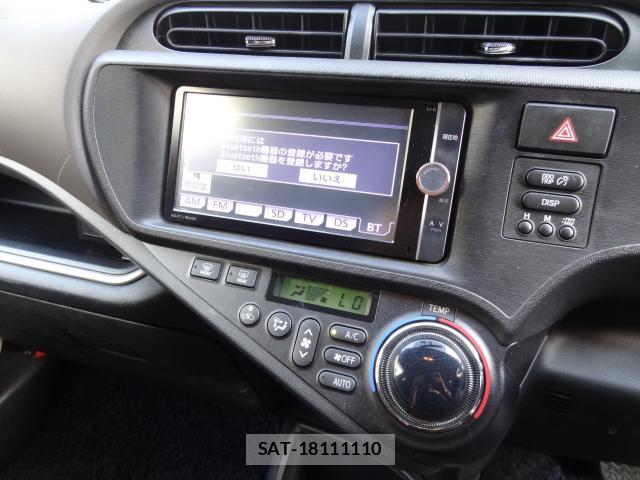 Toyota AQUA 2013-08 8691148-19