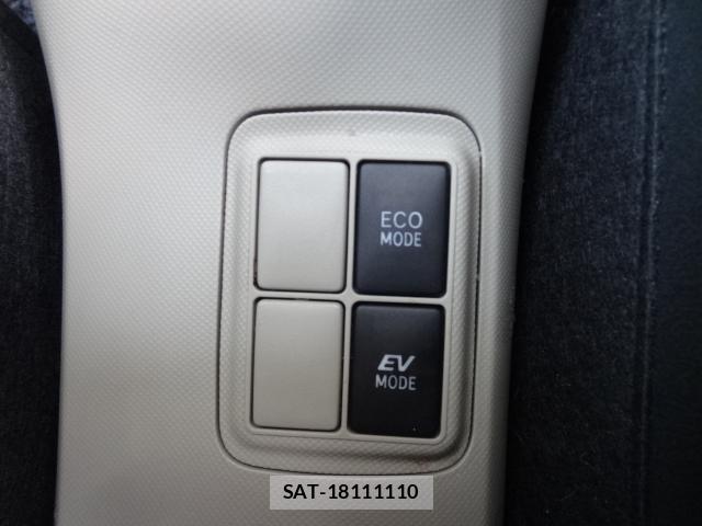 Toyota AQUA 2013-08 8691148-7