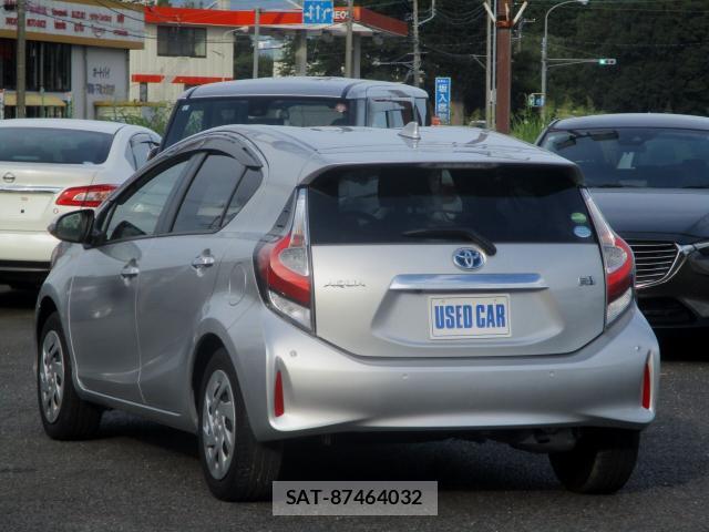 Toyota AQUA 2018-11 8691155-12