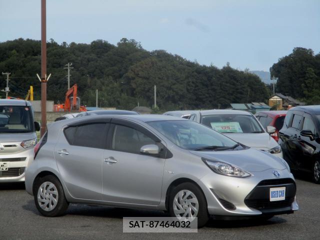 Toyota AQUA 2018-11 8691155-13