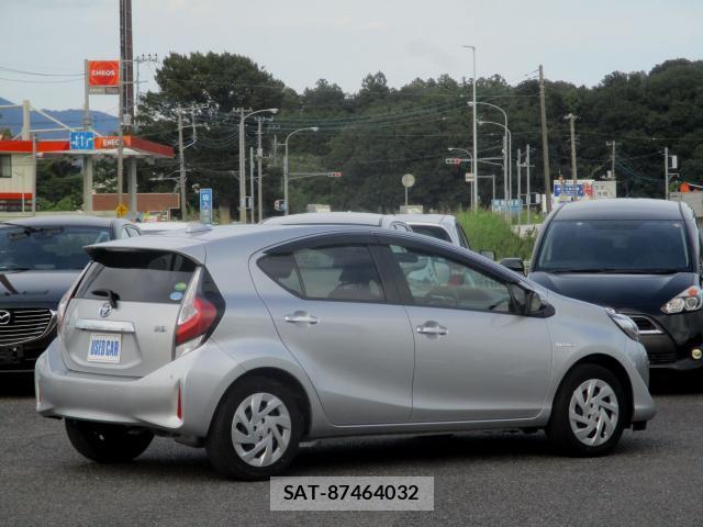 Toyota AQUA 2018-11 8691155-14