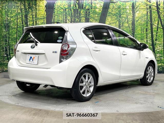 Toyota AQUA 2013-06 8691169-16