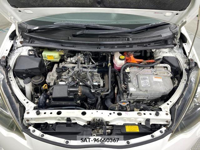 Toyota AQUA 2013-06 8691169-17