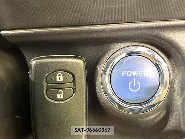 Toyota AQUA 2013-06 8691169-4