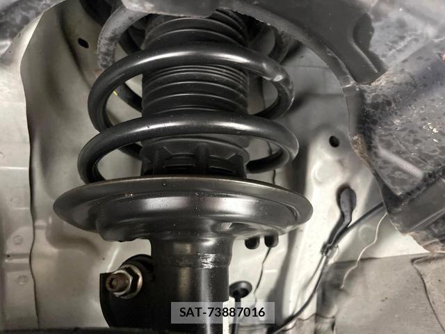 Toyota AQUA 2018-04 8691685-19