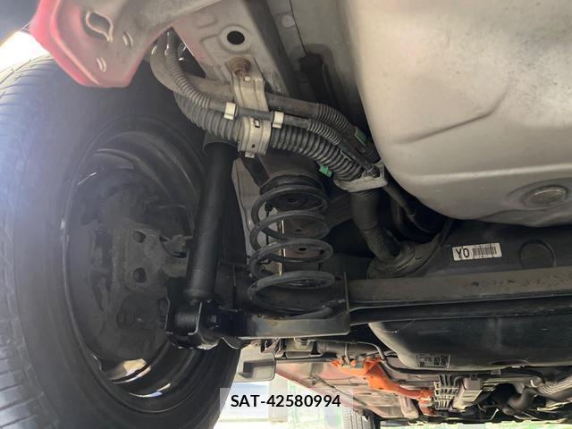 Toyota AQUA 2013-07 8691698-16
