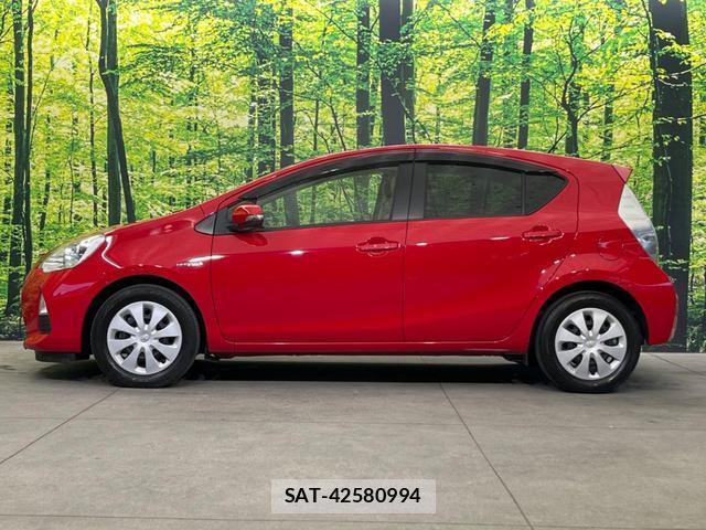 Toyota AQUA 2013-07 8691698-17