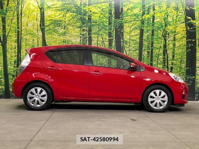 Toyota AQUA 2013-07 8691698-18