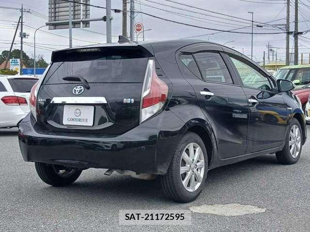 Toyota AQUA 2015-03 8691705-1