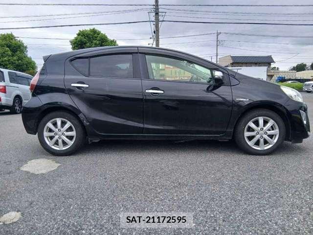 Toyota AQUA 2015-03 8691705-2