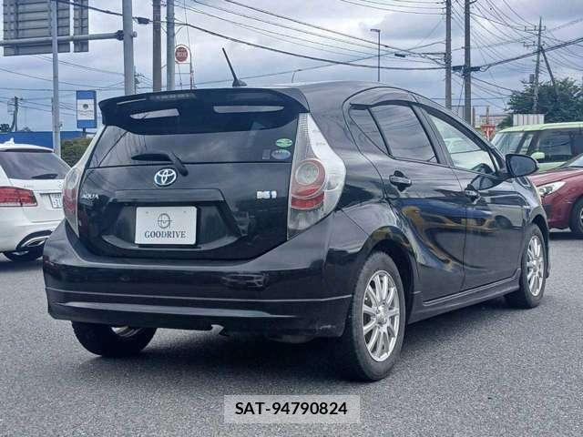 Toyota AQUA 2013-03 8691706-1