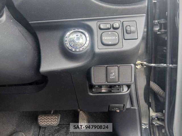 Toyota AQUA 2013-03 8691706-17