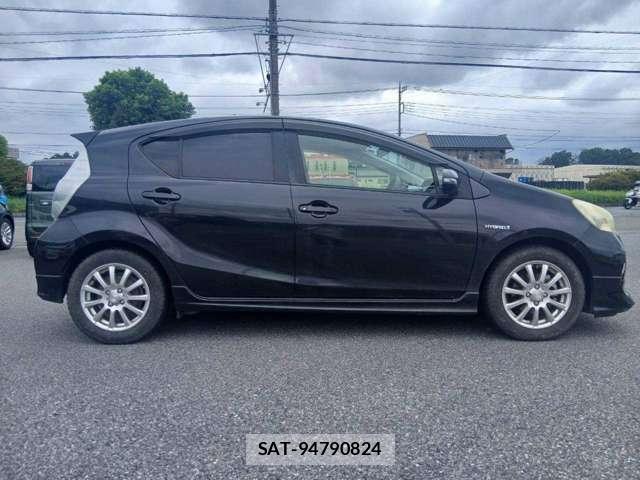 Toyota AQUA 2013-03 8691706-2
